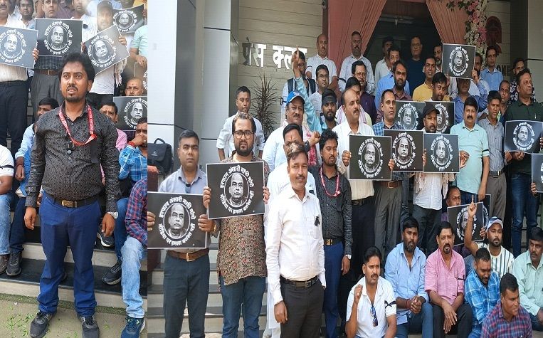 रांची प्रेस क्लब परिसर में पत्रकार के साथ मारपीट को लेकर शांतिपूर्ण प्रदर्शन