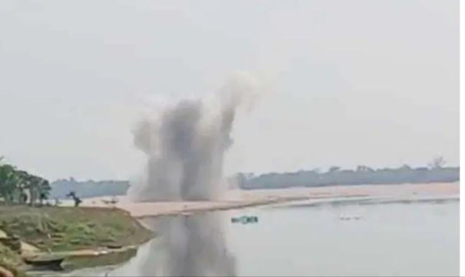 सेना ने दोनों बम को नष्ट किया