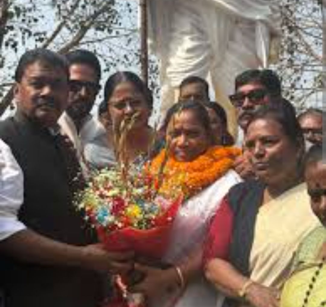 कांग्रेस की उम्मीदवार रमा खलखो को मिला "बेंच" छाप, चुनाव चिन्ह का बताई विशेषता