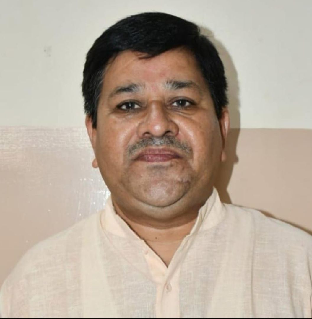 बिजली विभाग के कर्मियों ने वेतन कटौती के खिलाफ किए आंदोलन, सीएमडी को सौंपे ज्ञापन