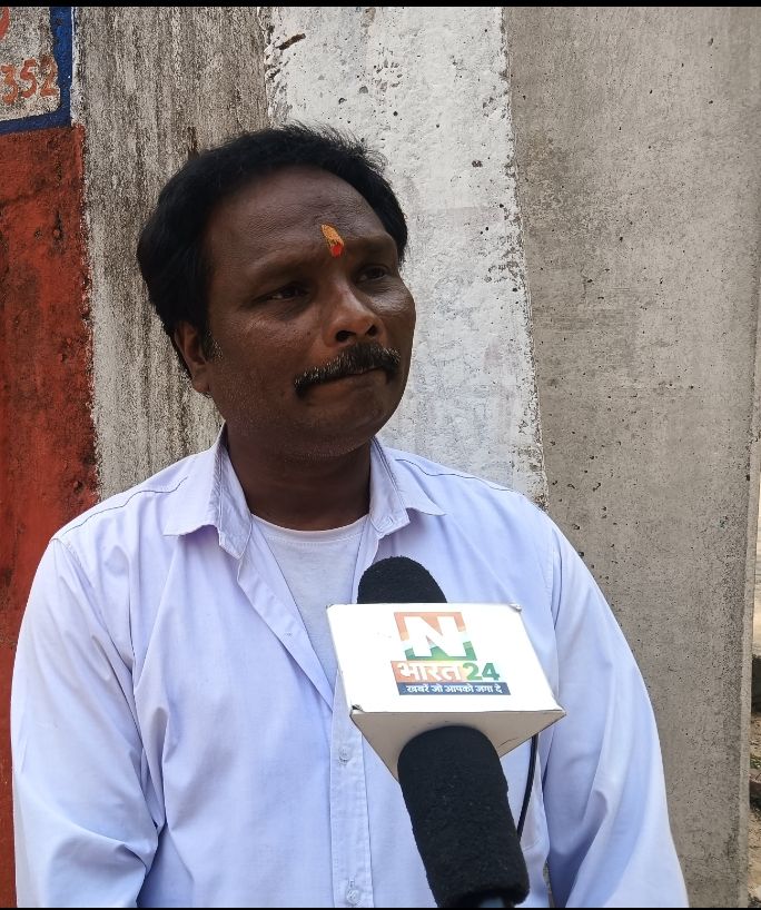 तपती गर्मी के बीच जूझ रहा डोरंडा का वार्ड नं 43, पार्षद पर लगे गंभीर आरोप