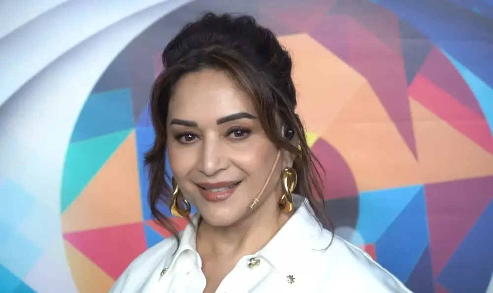 माधुरी दीक्षित का खुलासा: बेटे चाहते हैं बॉलीवुड की लाइमलाइट से दूर रहना, अपनी राह खुद चुनना पसंद