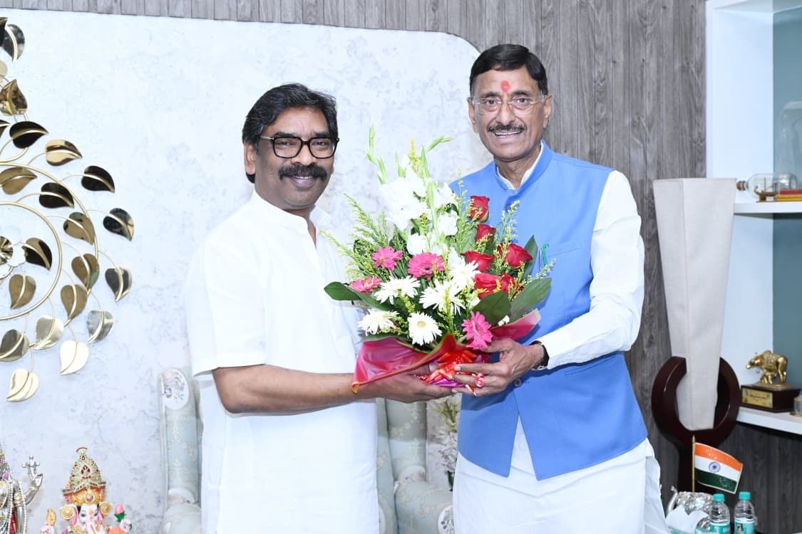 हेमंत सोरेन से केंद्रीय रक्षा राज्य मंत्री संजय सेठ की मुलाकात, सांसद सांस्कृतिक महोत्सव का दिया आमंत्रण
