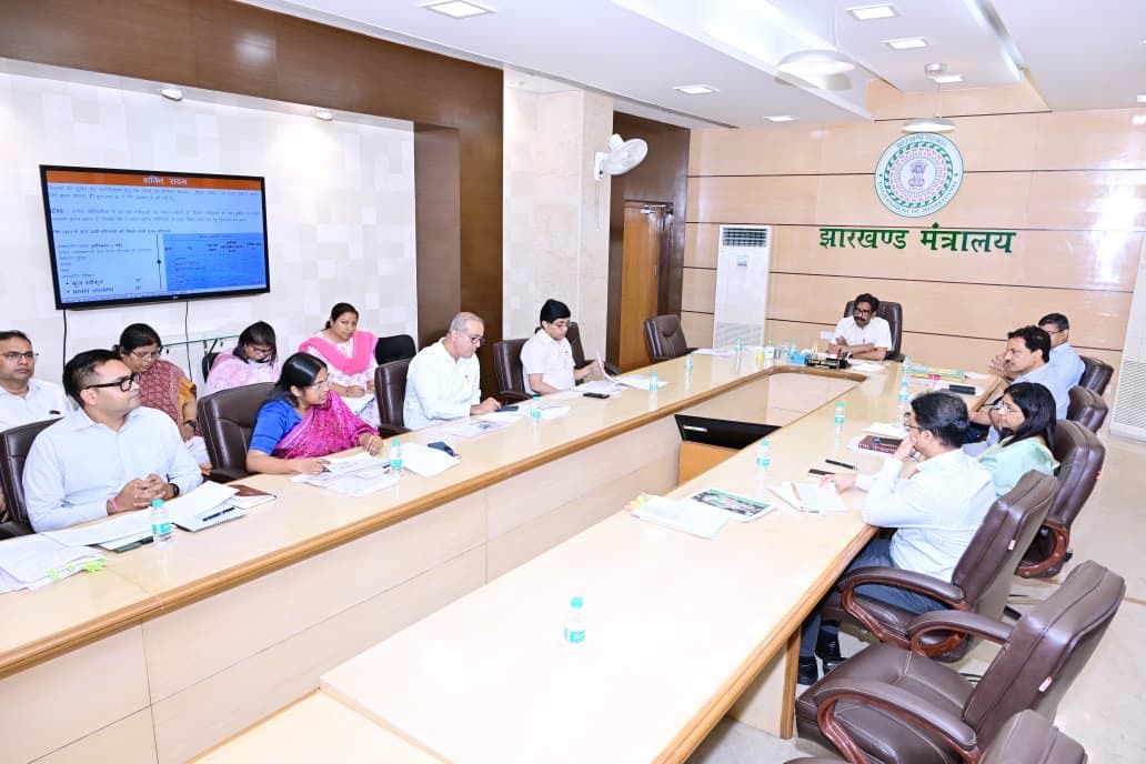 झारखंड में योजनाओं की समीक्षा: डिजिटलाइजेशन, मॉनिटरिंग और रोजगार पर फोकस