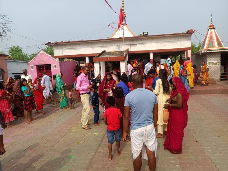 सावन पूर्णिमा में दुखिया बाबा मंदिर में उमड़ा श्रद्धालुओं की भीड़