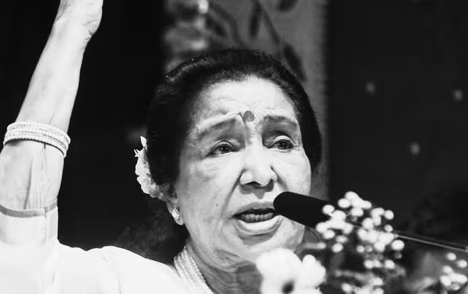 सुरों की मल्लिका आशा भोसले का निधन