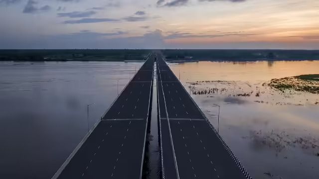 यूपी के विकास को मिलेगी नई रफ्तार: 594 KM लंबा गंगा एक्सप्रेसवे जल्द होगा शुरू, जानें इसकी खासियतें