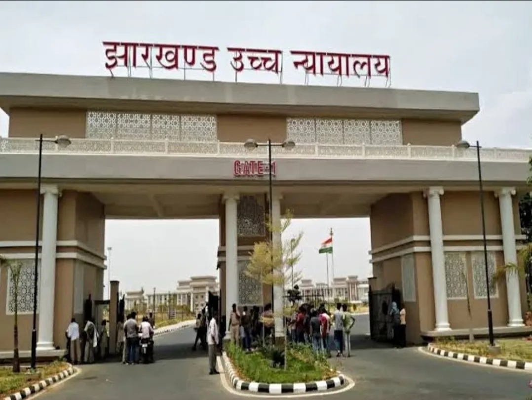 नेतरहाट विद्यालय मामले में झारखंड हाईकोर्ट सख्त: प्रशासनिक अधिकारी पर लगाया 25 हजार का जुर्माना, एडहॉक कमेटी की बैठक का निर्देश