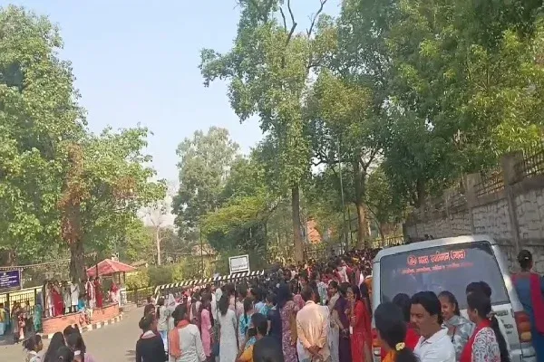 रांची: तीन महीने से वेतन नहीं, ओरिएंट क्राफ्ट के मजदूर हड़ताल पर
