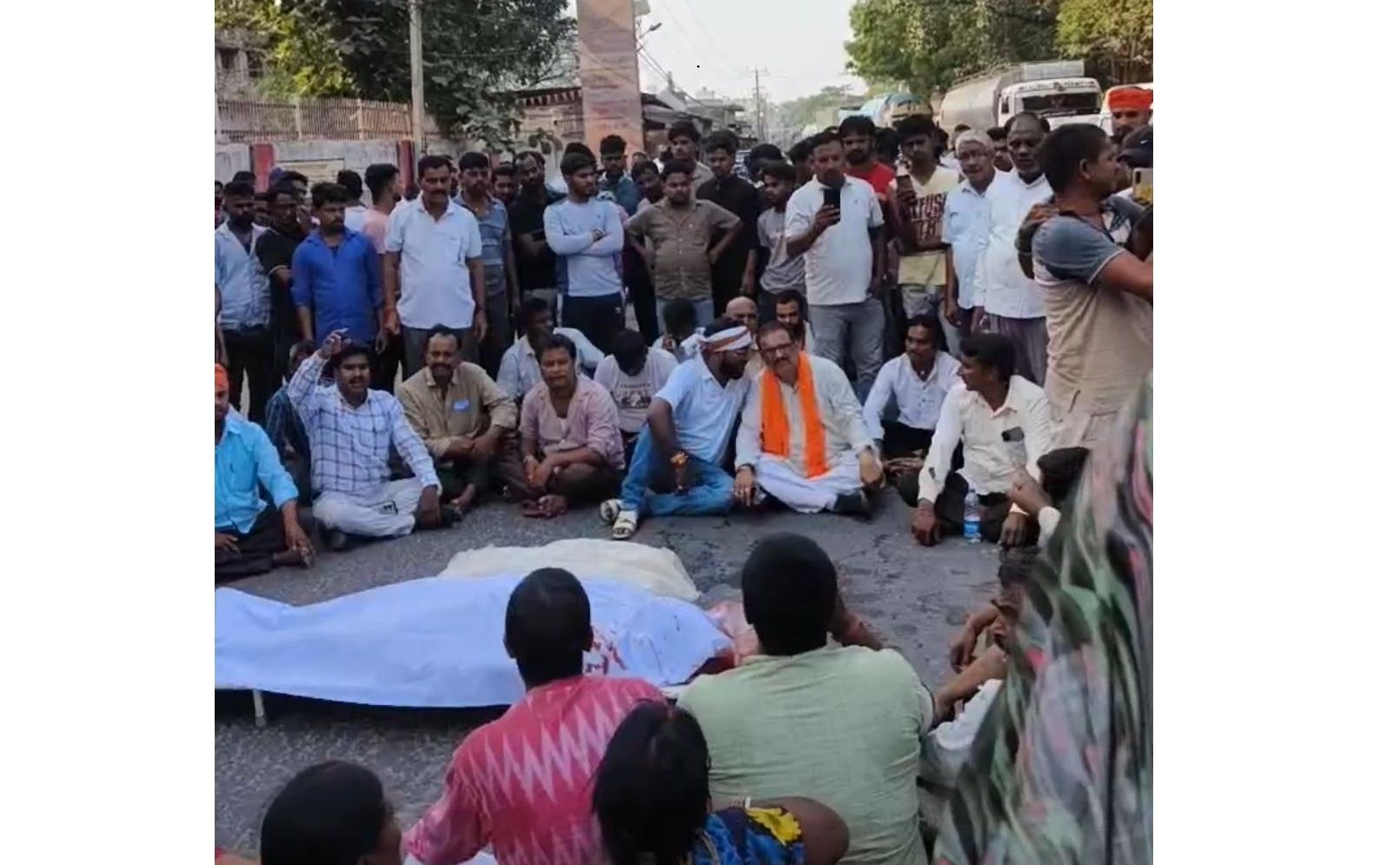 विधायक के निजी चालक की हत्या के बाद क्षेत्र में आक्रोश