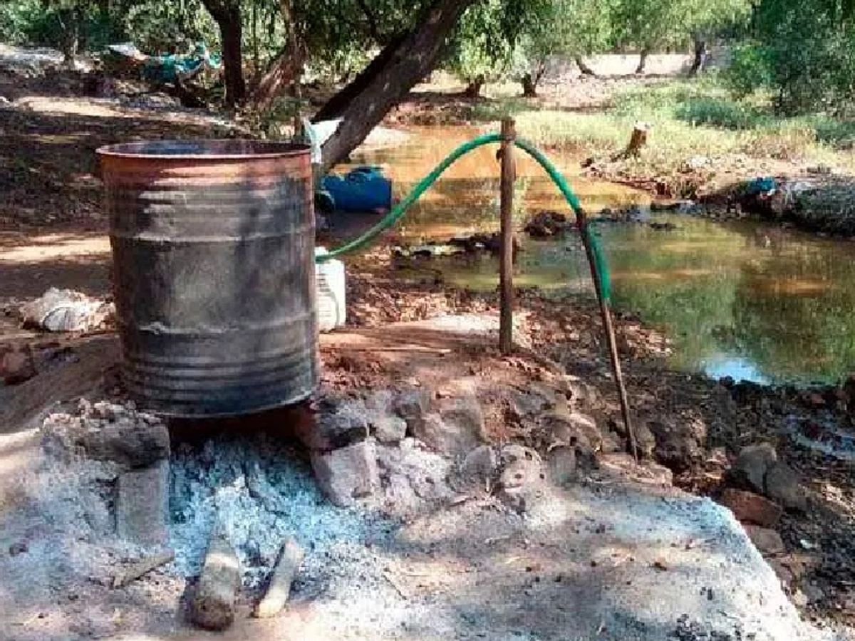 झारखण्ड पुलिस की बड़ी कार्रवाई, तीन अवैध चुलाई अड्डे ध्वस्त