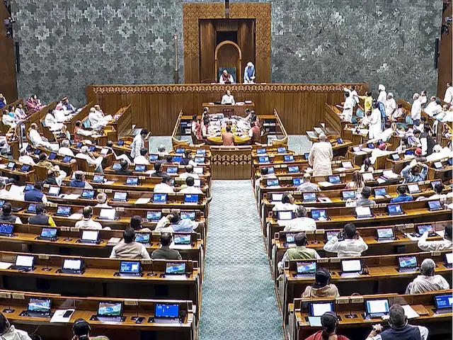 Parliament Session Live: संसद में हंगामा, लोकसभा की कार्यवाही 12 बजे तक स्थगित; CEC ज्ञानेश कुमार को हटाने की तैयारी