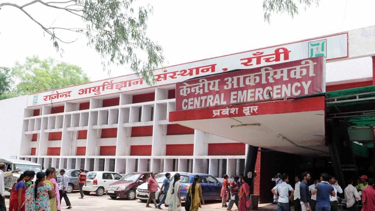 रिम्स के हॉस्टल में एमबीबीएस छात्र ने की आत्महत्या की कोशिश, इलाज के लिए जुटे डॉक्टर 