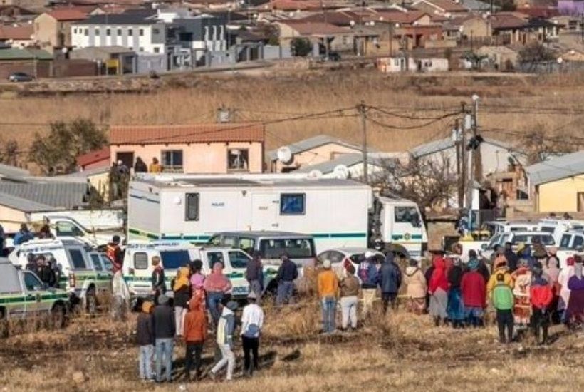 दक्षिण अफ्रीका में हुई फायरिंग में 10 की मौत