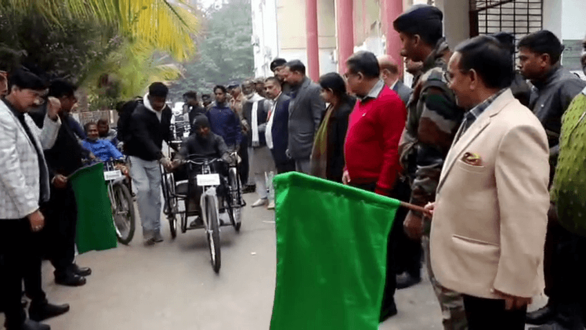 बोकारो में जिला प्रशासन व डालमिया भारत फाउंडेशन की CSR पहल, दिव्यांगजनों को ट्राईसाइकिल और टीबी मरीजों को पोषण किट वितरित