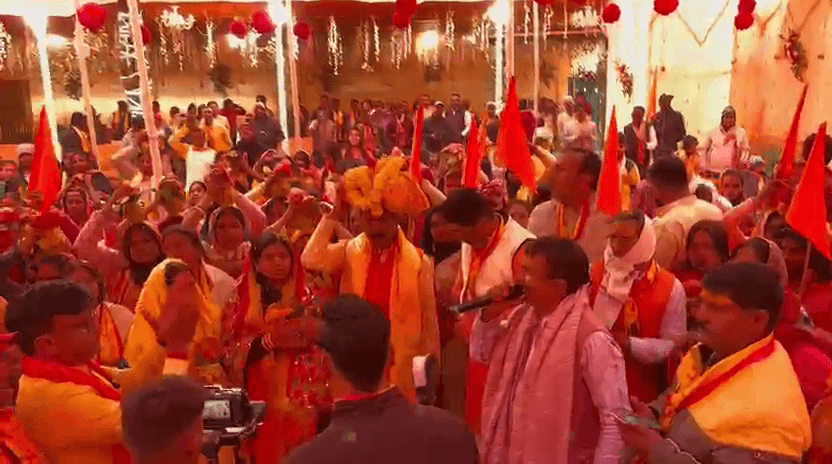 पतरातू में श्रीमद् भागवत कथा का आयोजन, विधायक रोशन लाल चौधरी और परिवार ने किया शुभारंभ