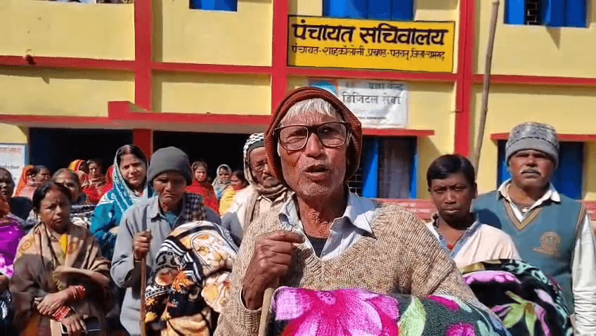 जरूरतमंदों के बीच कंबल का वितरण