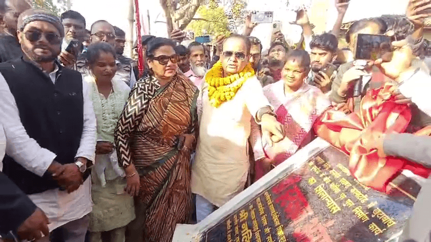 मंत्री ने पुल निर्माण की आधार शिला रखी