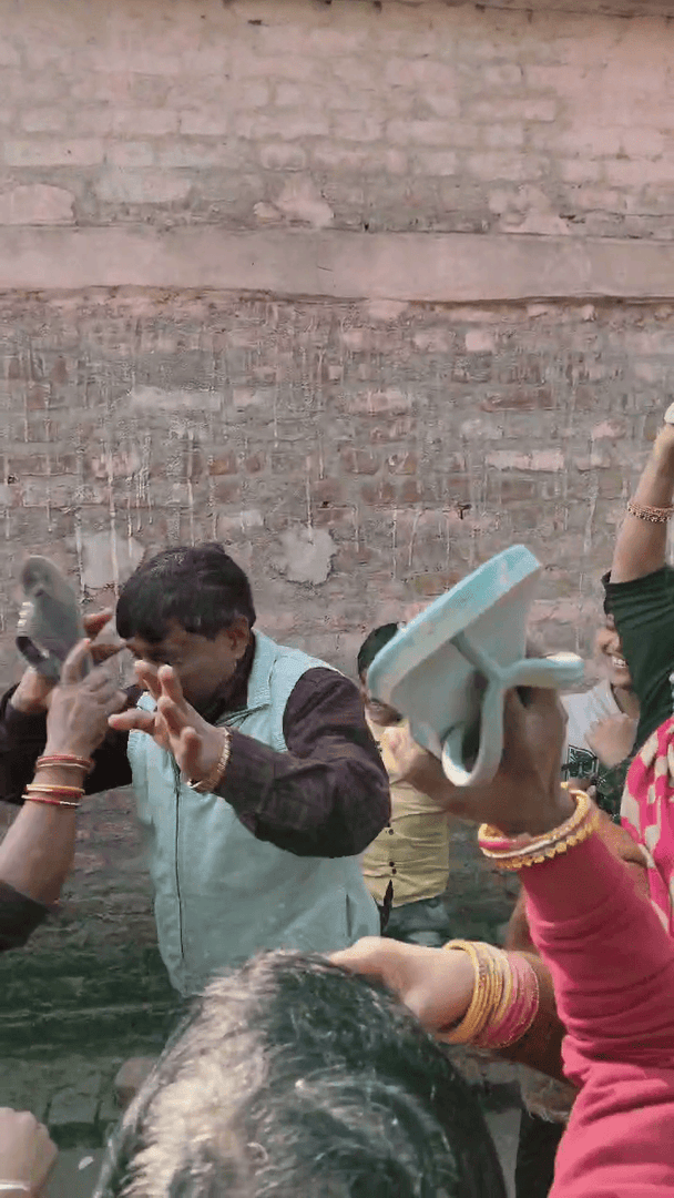 शिक्षक पर छेड़खानी का आरोप