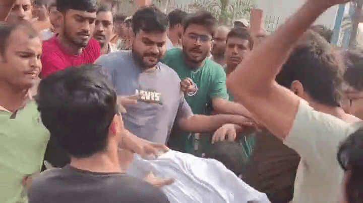 जूनियर डॉक्टरों ने मरीज के परिजनों को पीटा