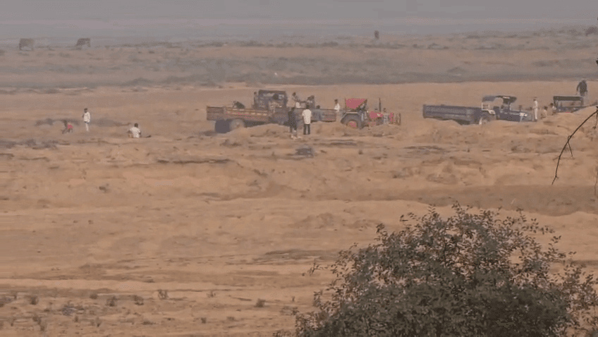 सोन नदी से बालू का अवैध खनन