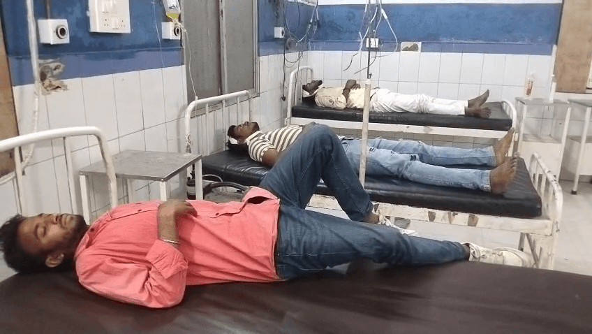 गाना बजाने को लेकर दो गुटों के बीच हिंसक झड़प