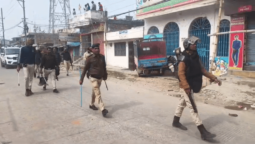 दरभंगा में बिगड़े माहौल के बाद पुलिस उपद्रवियों की पहचान करने में जुटी