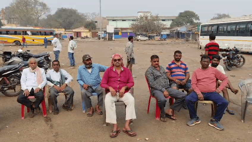 दुमका में बसों का परिचालन ठप