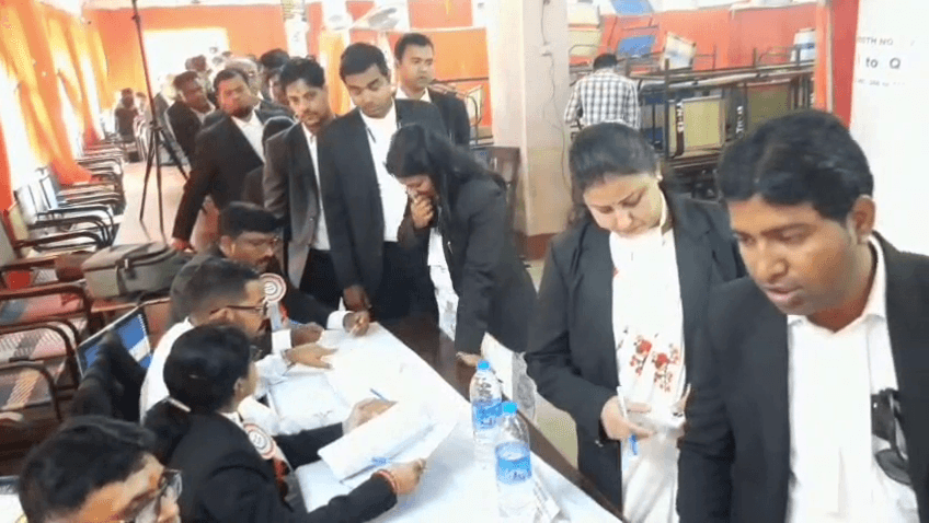 शांतिपूर्ण चल रहा बार काउंसिल का चुनाव