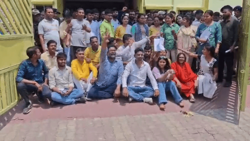 परीक्षार्थी इंतजार करते रह गए, नहीं आया प्रश्न पत्र