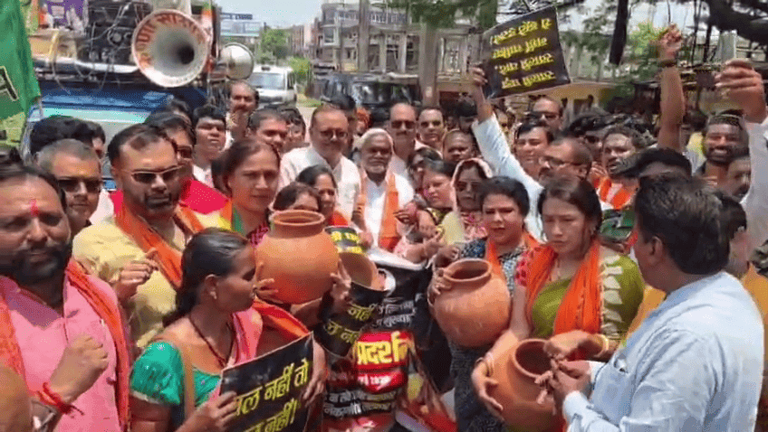 पानी और बिजली की समस्या को लेकर भाजपा ने किया प्रदर्शन