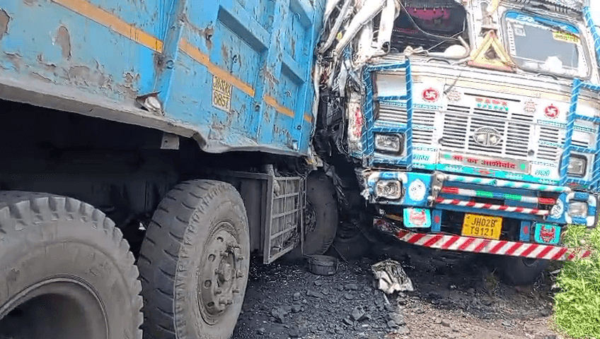 रामगढ़ में बड़ा हादसा टला, स्टेयरिंग फेल होने से कोयला लदा हाइवा ट्रक से टकराया