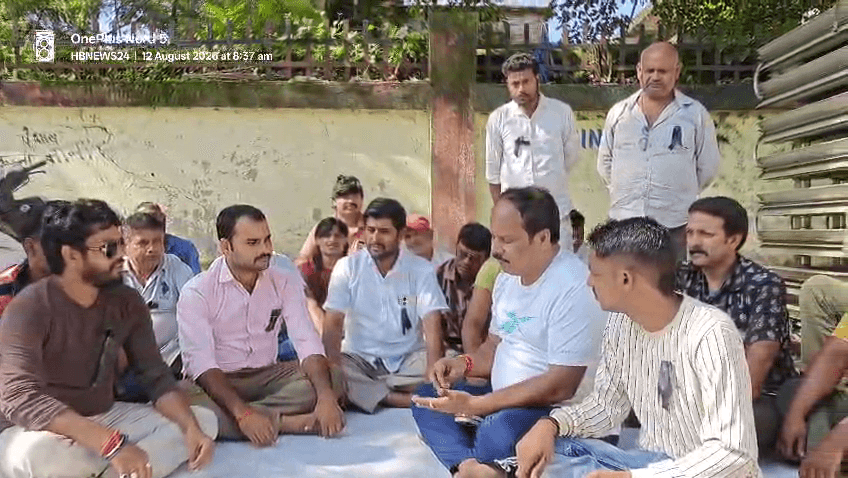 हड़ताल पर बैठे एंबुलेंस चालकों से हजारीबाग सदर विधायक ने की मुलाकात