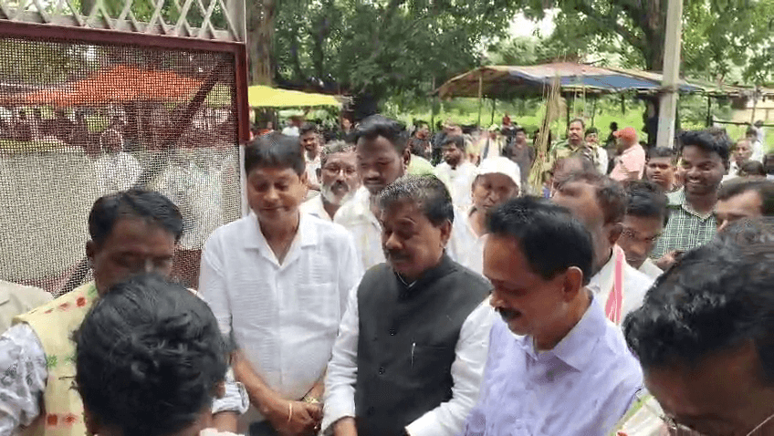झारखंड के पूर्व मंत्री बंधु तिर्की हजारीबाग जाने के दौरान रामगढ़ पहुंचे