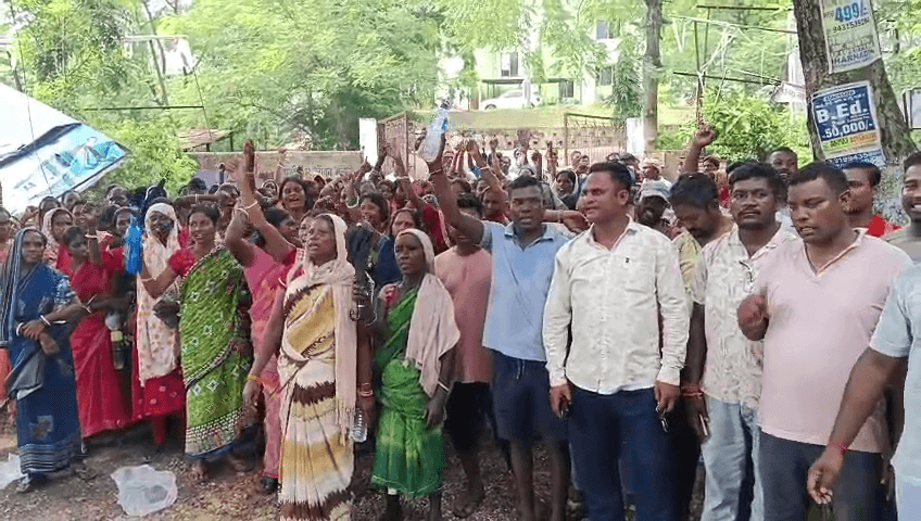 छाई लोडिंग रोकने को लेकर महिलाओं ने किया प्रदर्शन