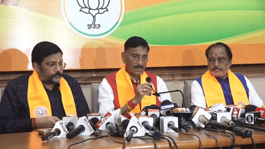 झड़प और छात्रों की पिटाई के आरोप से सियासत गरमाई