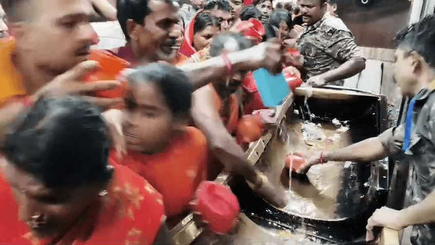 बासुकीनाथ धाम में सावन की अंतिम सोमवारी में कांवरियों की भारी भीड़ उमड़ी