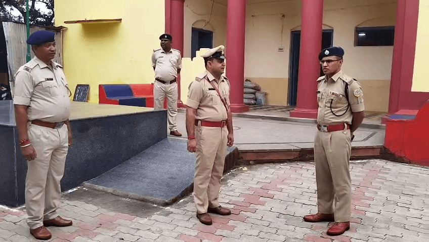 बोकारो पुलिस अधीक्षक ने झरिया ओ पी का किया निरीक्षण
