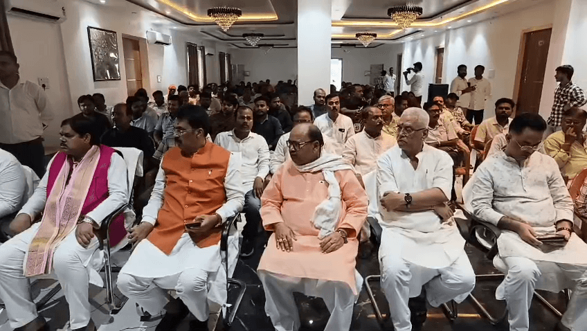 दरभंगा में भाजपा नेताओं ने सुना पीएम मोदी का संबोधन