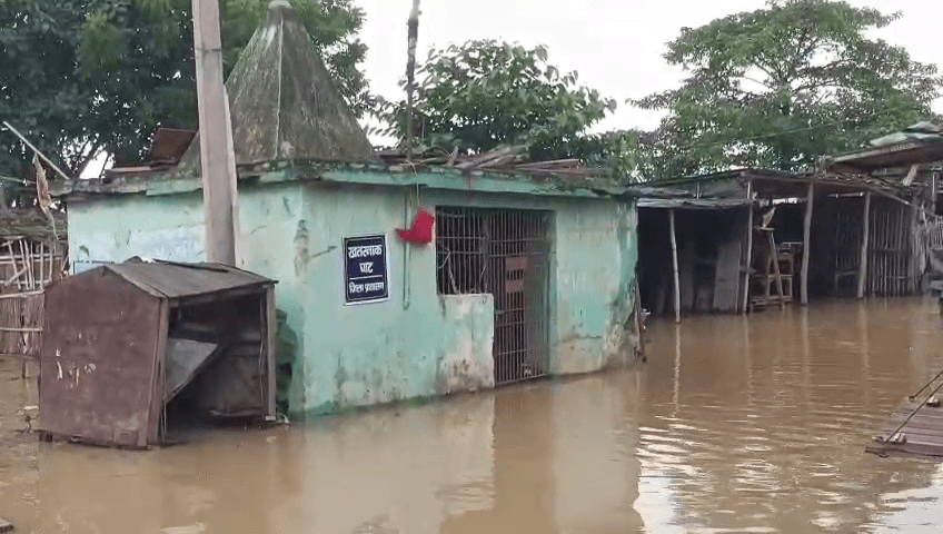 दानापुर दियारा में बाढ़ का पानी फैला