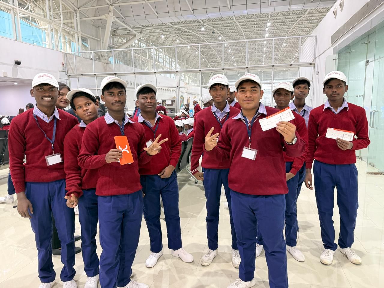 रांची एयरपोर्ट से 150 बच्चों ने भरी सपनों की उड़ान: टाटा स्टील और एयर इंडिया एक्सप्रेस की खास पहल