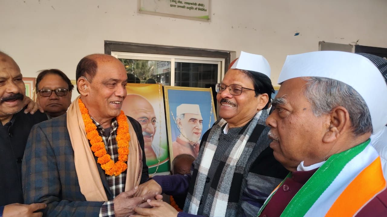 कांग्रेस का 140वां स्थापना दिवस मनाया गया, प्रदेश कार्यालय में ढोल-नगाड़ों के साथ थिरके कार्यकर्त्ता