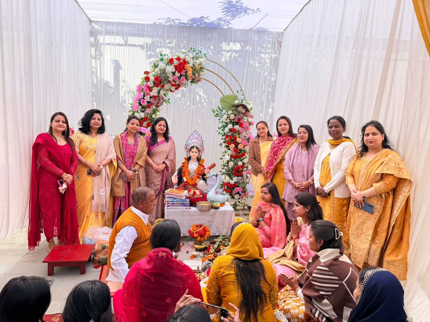 लिटिल एंजेल्स स्कूल में श्रद्धा व उल्लास के साथ मनाई गई माता सरस्वती की पूजा, प्राचार्या एकता होरा ने दी शुभकामनाएं