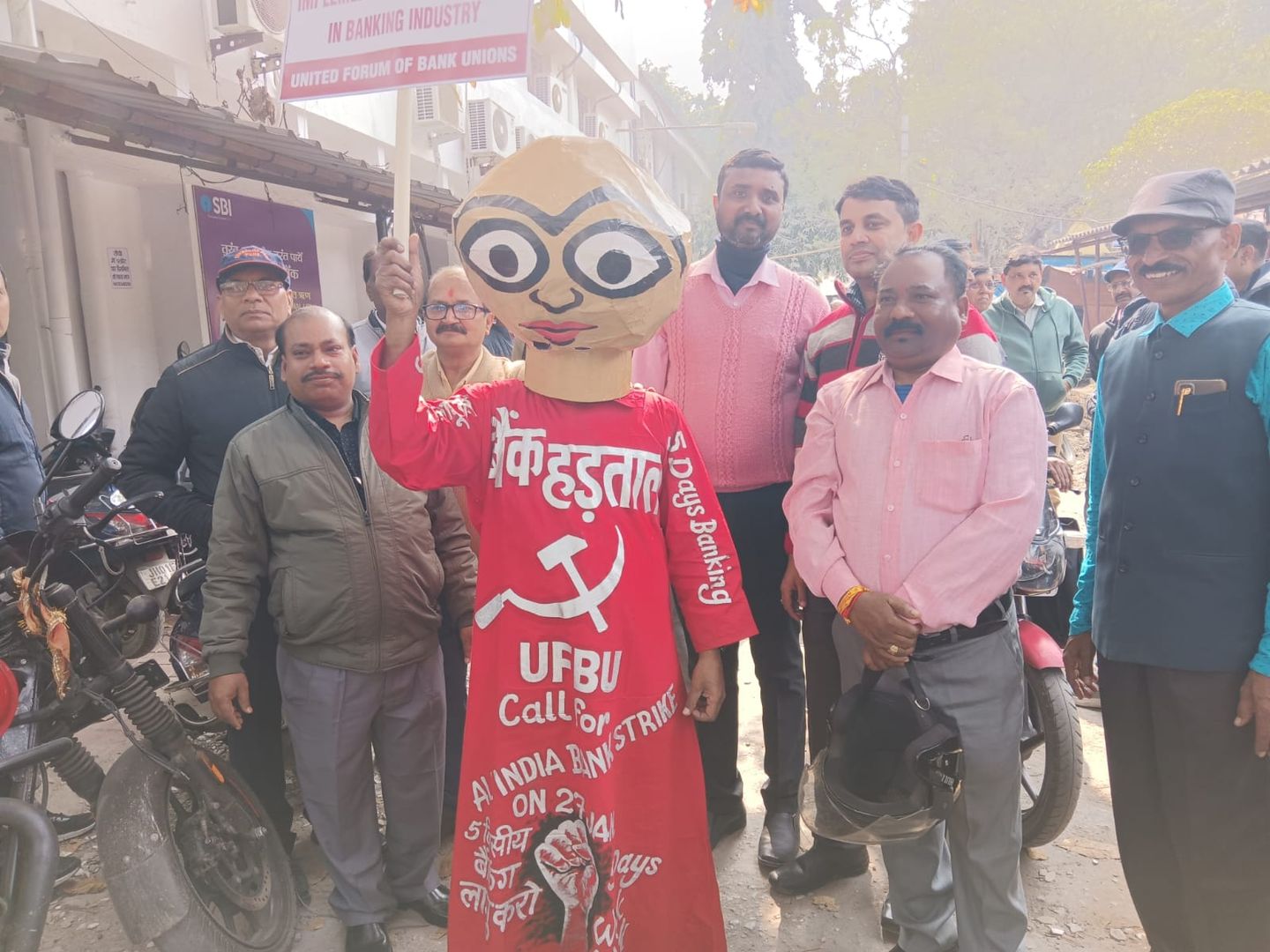 पांच दिवसीय बैंकिंग सप्ताह की मांग पर सरकार को एकदिवसीय अल्टीमेटम हड़ताल, करोड़ों रुपये का लेनदेन प्रभावित