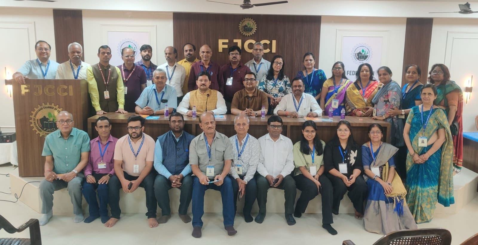 नि:शुल्क स्वास्थ्य जागरूकता एवं एक दिवसीय एक्युप्रेशर चिकित्सा शिविर का आयोजन