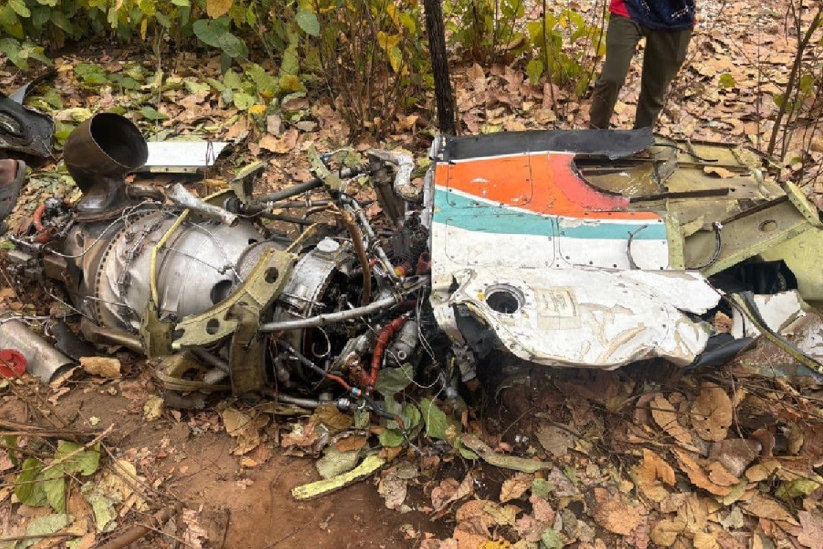चतरा एयर एंबुलेंस हादसा: 21 दिन बाद जंगल में मिला विमान का दूसरा इंजन