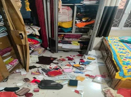 चोरों ने बंद घर को निशाना बनाया