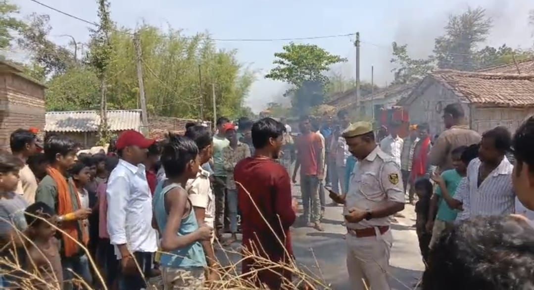 मधेपुरा में स्कूल शिफ्टिंग को लेकर बवाल