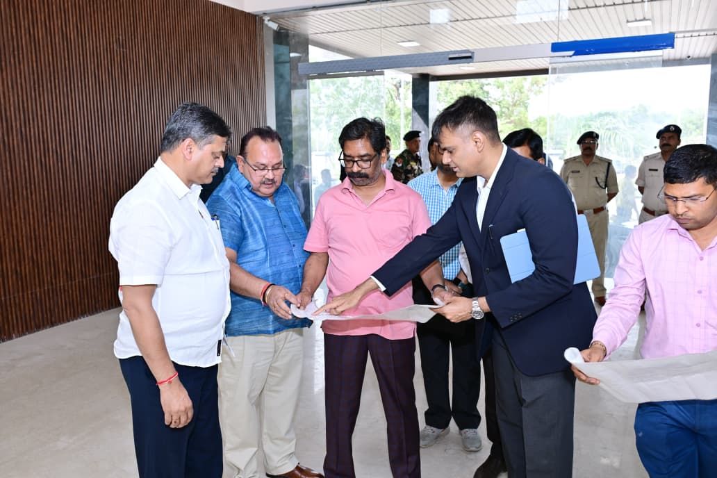 रांची: मुख्यमंत्री हेमन्त सोरेन ने स्टेट हैंगर के निर्माण कार्य का लिया जायजा, गुणवत्ता और समय सीमा को लेकर दिए सख्त निर्देश