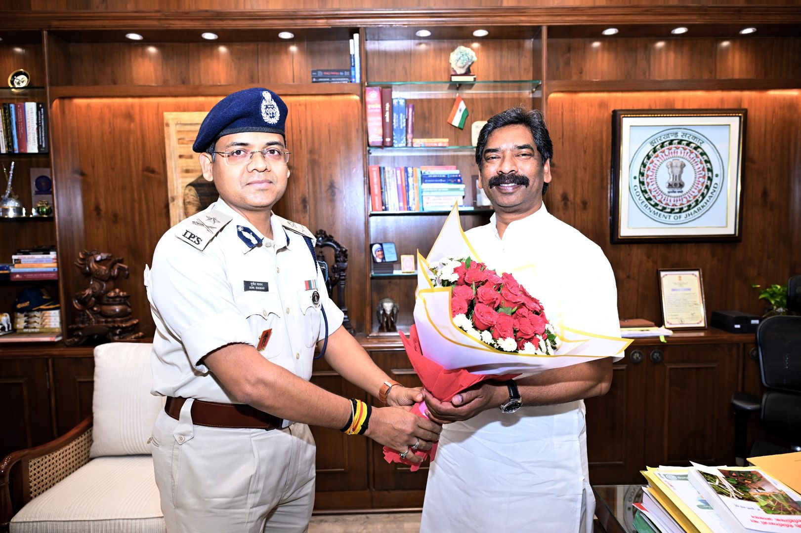 मुख्यमंत्री हेमंत सोरेन से नव पदस्थापित पुलिस अधिकारियों ने की मुलाकात